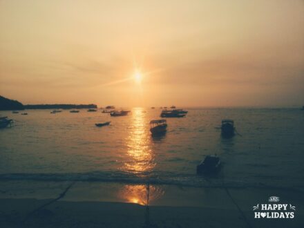 Dnes jsme se speed boatem za 20 USD/os presunuli na ost...