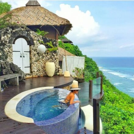 Prave se nachazime v Kuala Lumpur. Jedno z nejvetsich l...